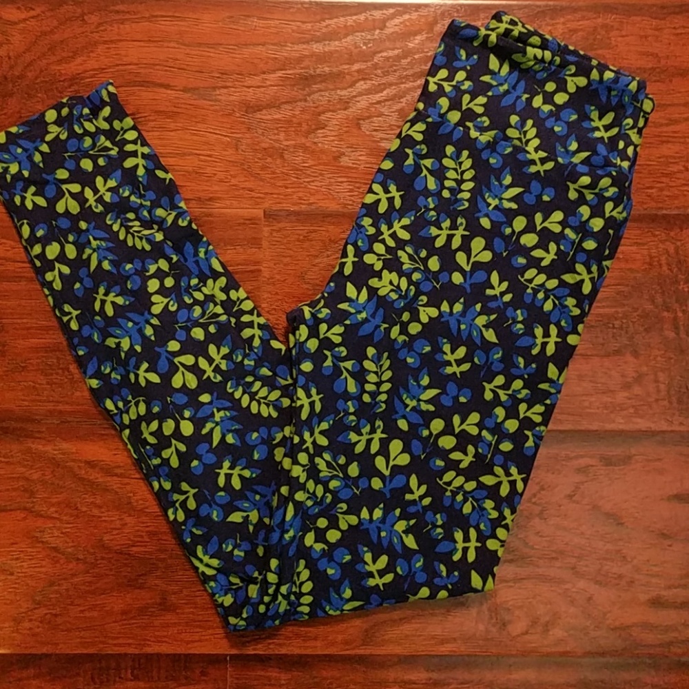 NWOT navy and green leaf lularoe OS leggings